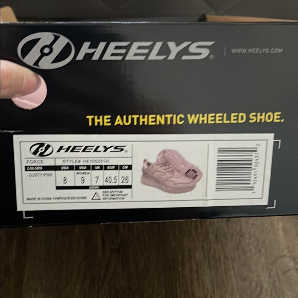 Women’s size 8 heelys